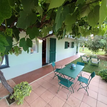 Prázdninový dům Independent With A Fabulous Patio - Casa Penny Cisano sul Neva